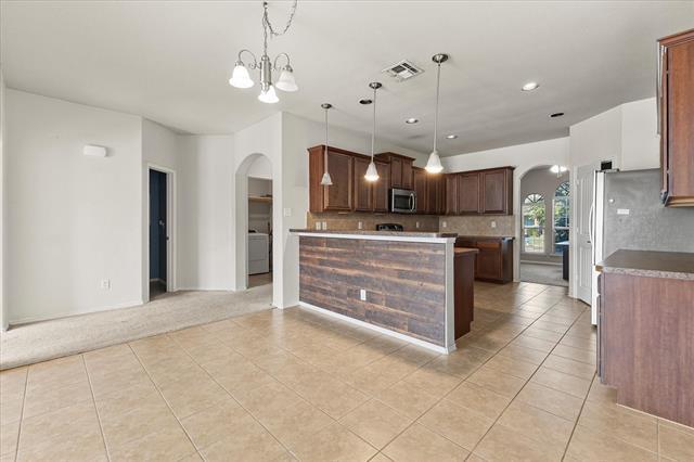 Building Photo - 2011 Sterling Gate Dr