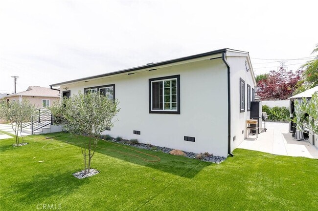 Building Photo - 12300 Stagg St