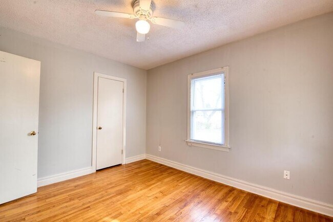 Building Photo - 1132 N St Clair Ave