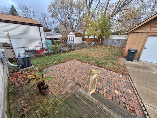 Building Photo - Come home to this two bedroom ranch