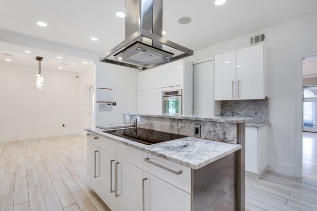 Building Photo - 4611 Charleston Terrace NW