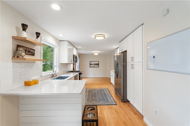 Building Photo - 20 Paddington Dr