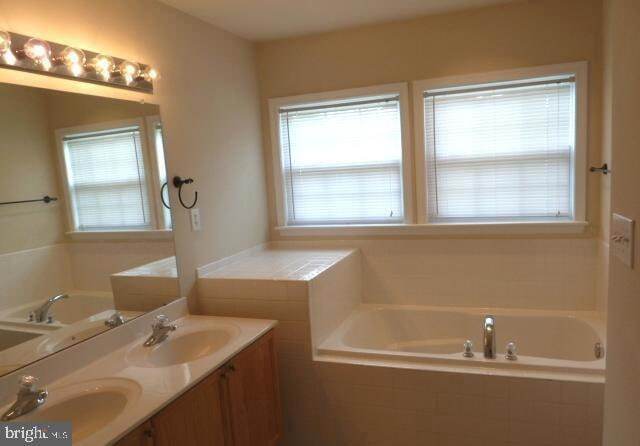 Building Photo - 73 Eldon Dr