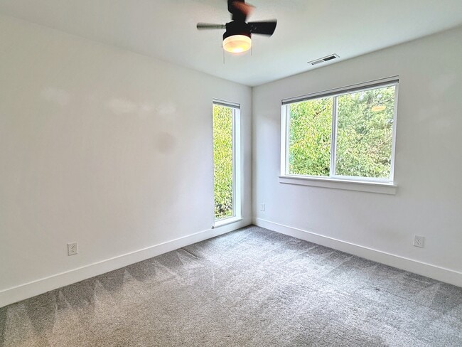 Building Photo - 4209 SE 80th Ave