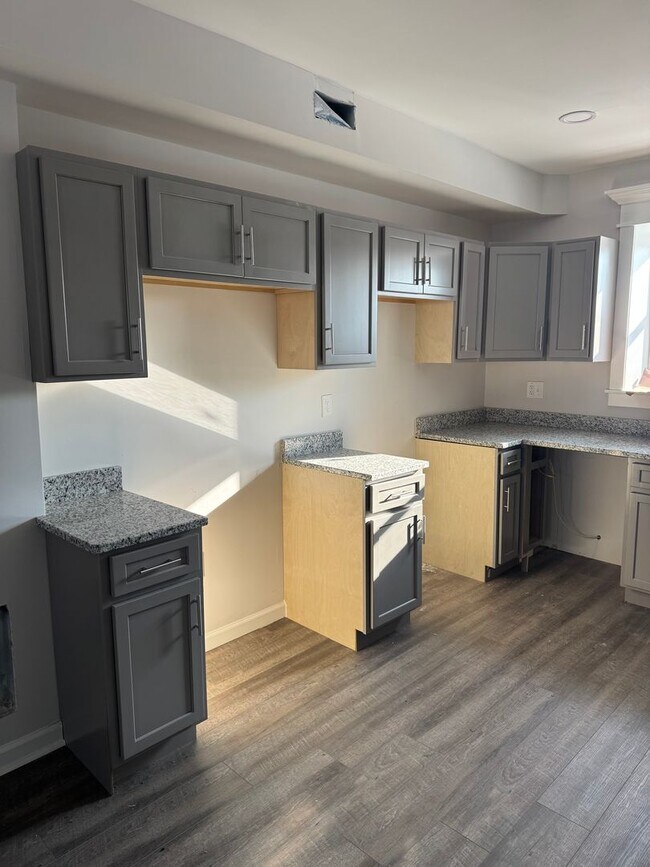 Building Photo - Beautifully fully renovated home now available for rent