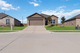 Building Photo - 1012 Calhoun Dr