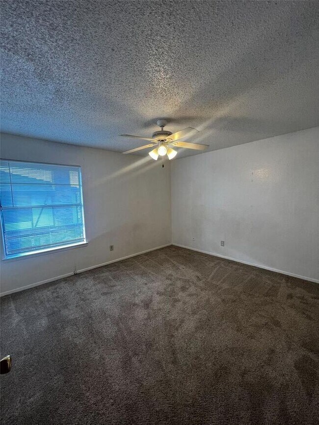 Building Photo - 4936 Diaz Ave