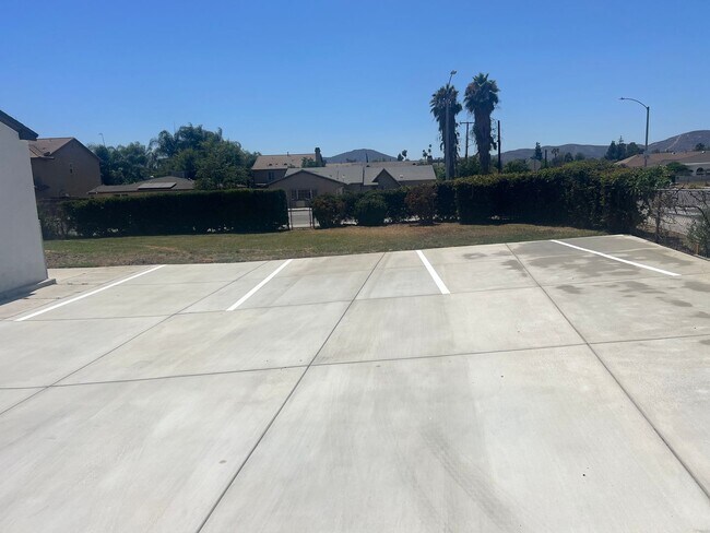 Building Photo - Upgraded 3 bedroom home!