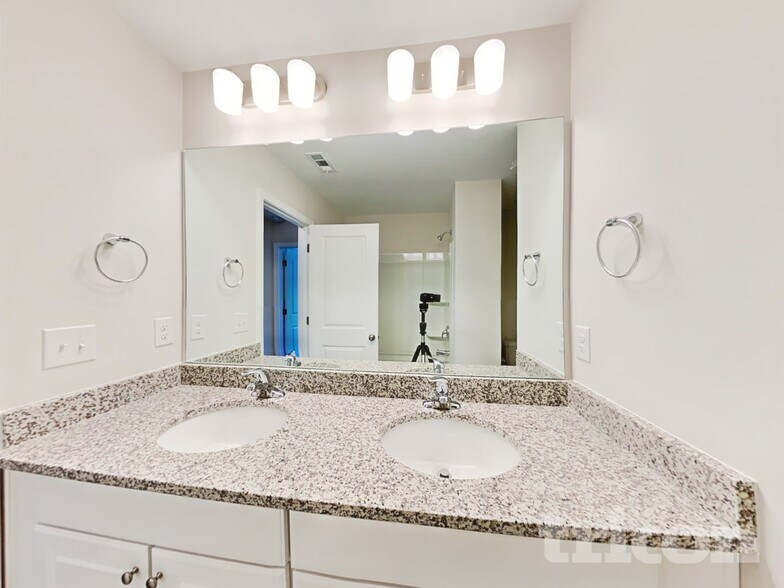 Building Photo - 200 Chapelcrest Ln