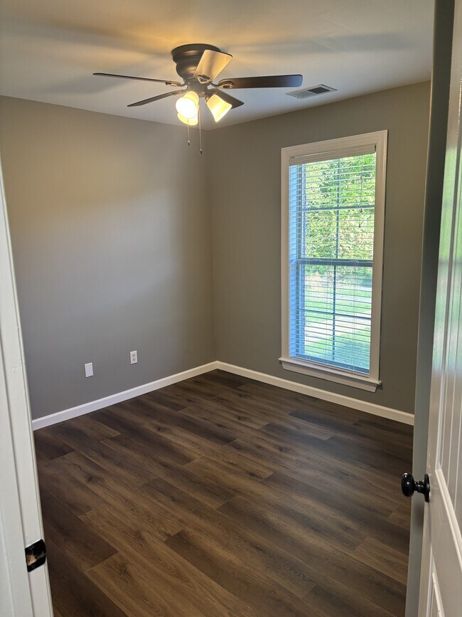 Building Photo - 7412 Brentlawn Dr