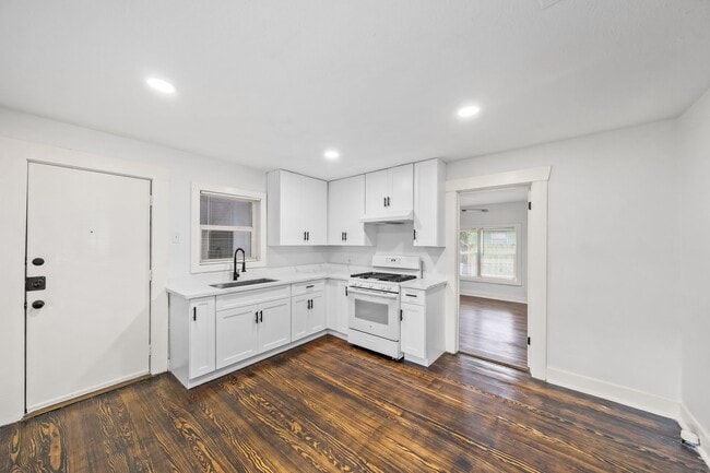 Building Photo - 4208 Delhi St