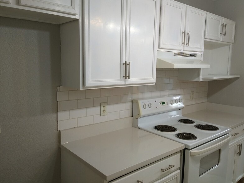 Kitchen - 6306 Green Top Dr