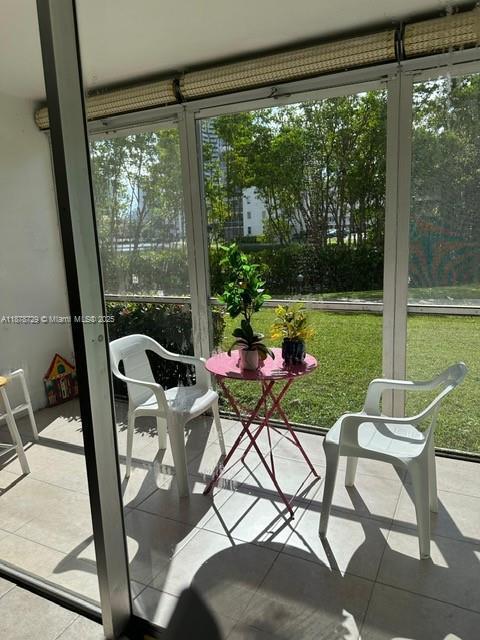 Building Photo - 2930 Point E Dr