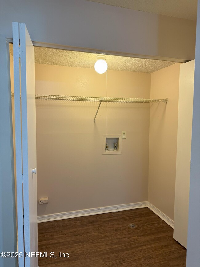 Building Photo - 456 Crabapple Ct
