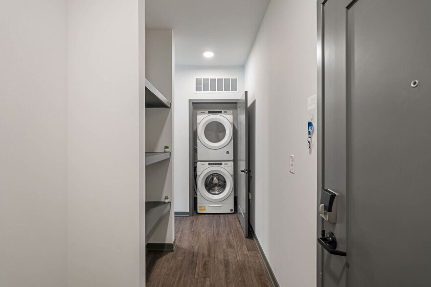 Building Photo - 6160 N Rural St