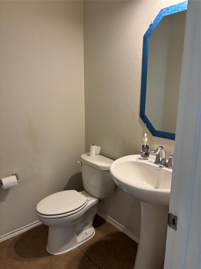 Building Photo - 9410 Privet Dr