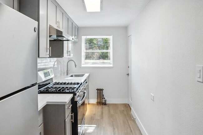 Building Photo - 1368 Lafayette St