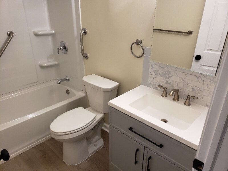 Building Photo - 1119 Farnsworth Ave