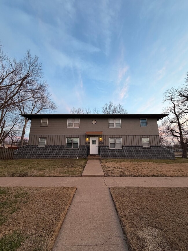 Building Photo - 1002 Johnstown Ave