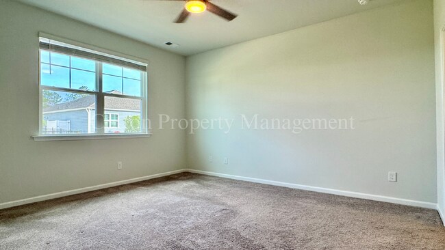 Building Photo - 2516 Centerway Ln