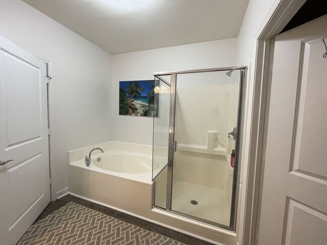 Building Photo - Recently renovated condominium in the well sought-after Crow Creek subdivision!