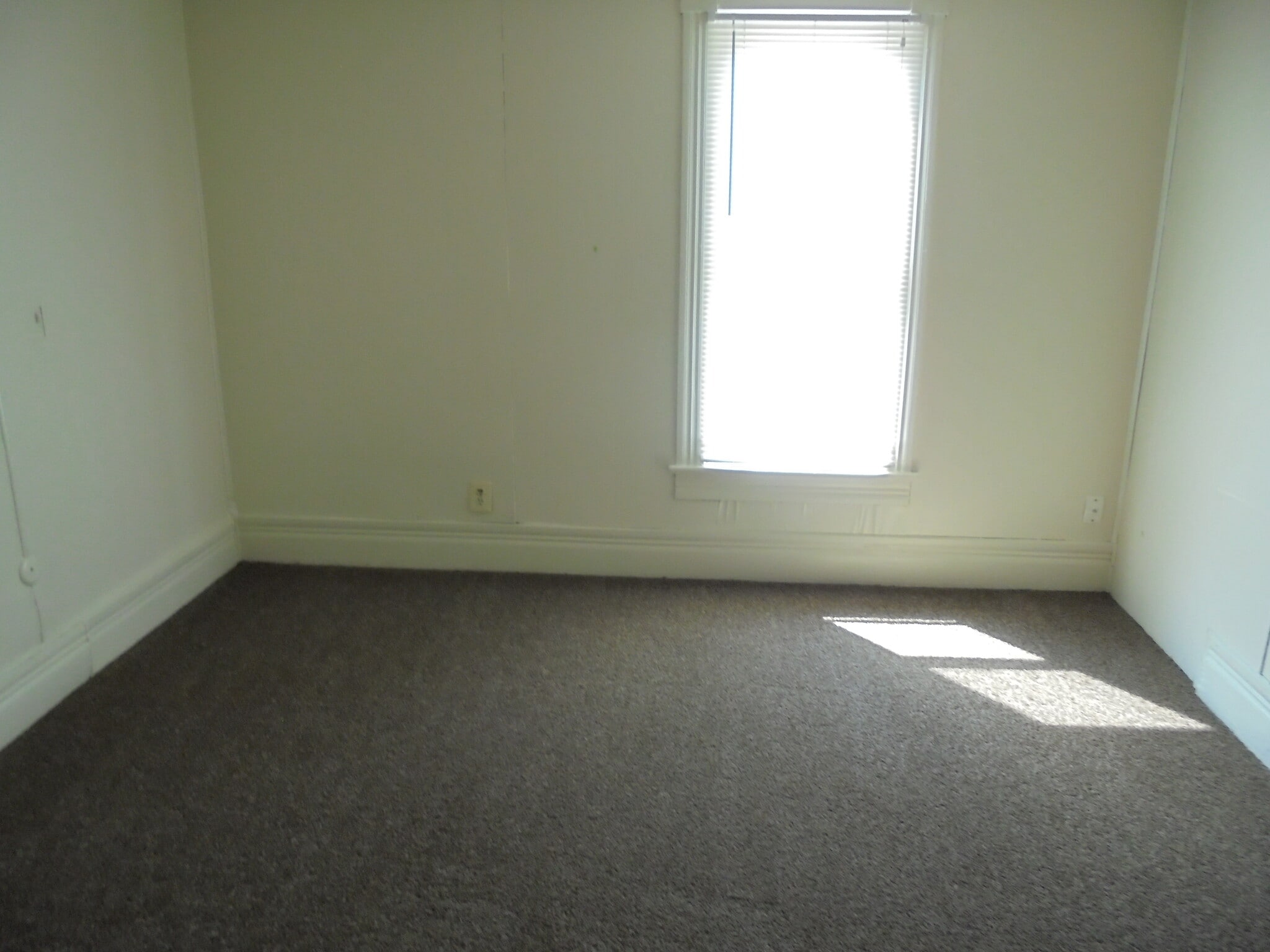 Building Photo - 314 E Evers Ave