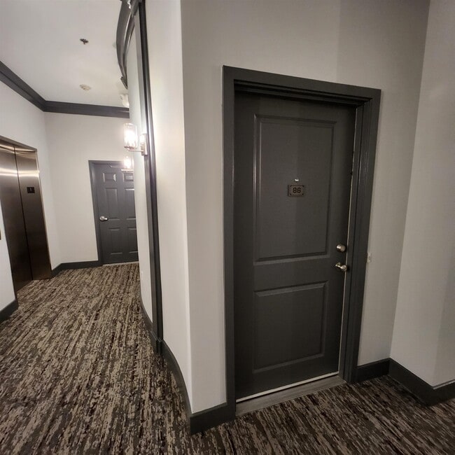 Building Photo - 3 Greenwich Dr