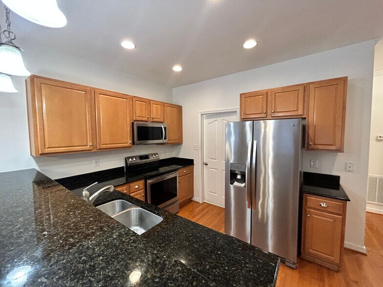 Building Photo - 956 Gorham Ct