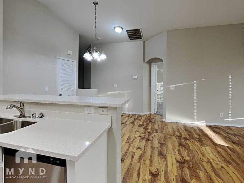 Building Photo - 2590 Alias Smith Dr