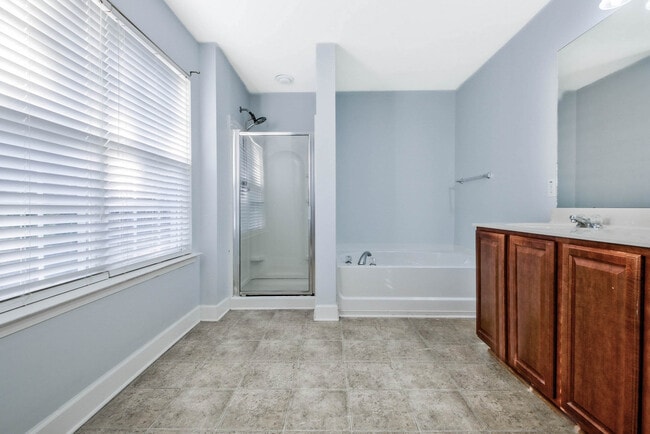 Building Photo - 27 Pin Oak Ln
