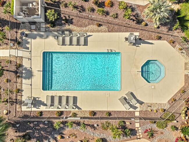 Building Photo - 76658 Daffodil Dr