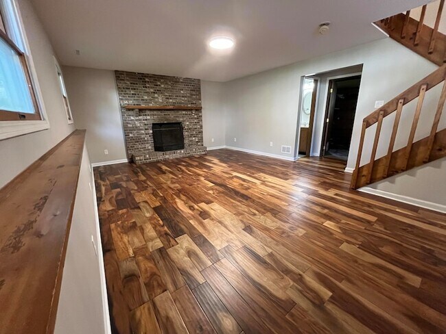 Building Photo - 852 Burr Oak Dr