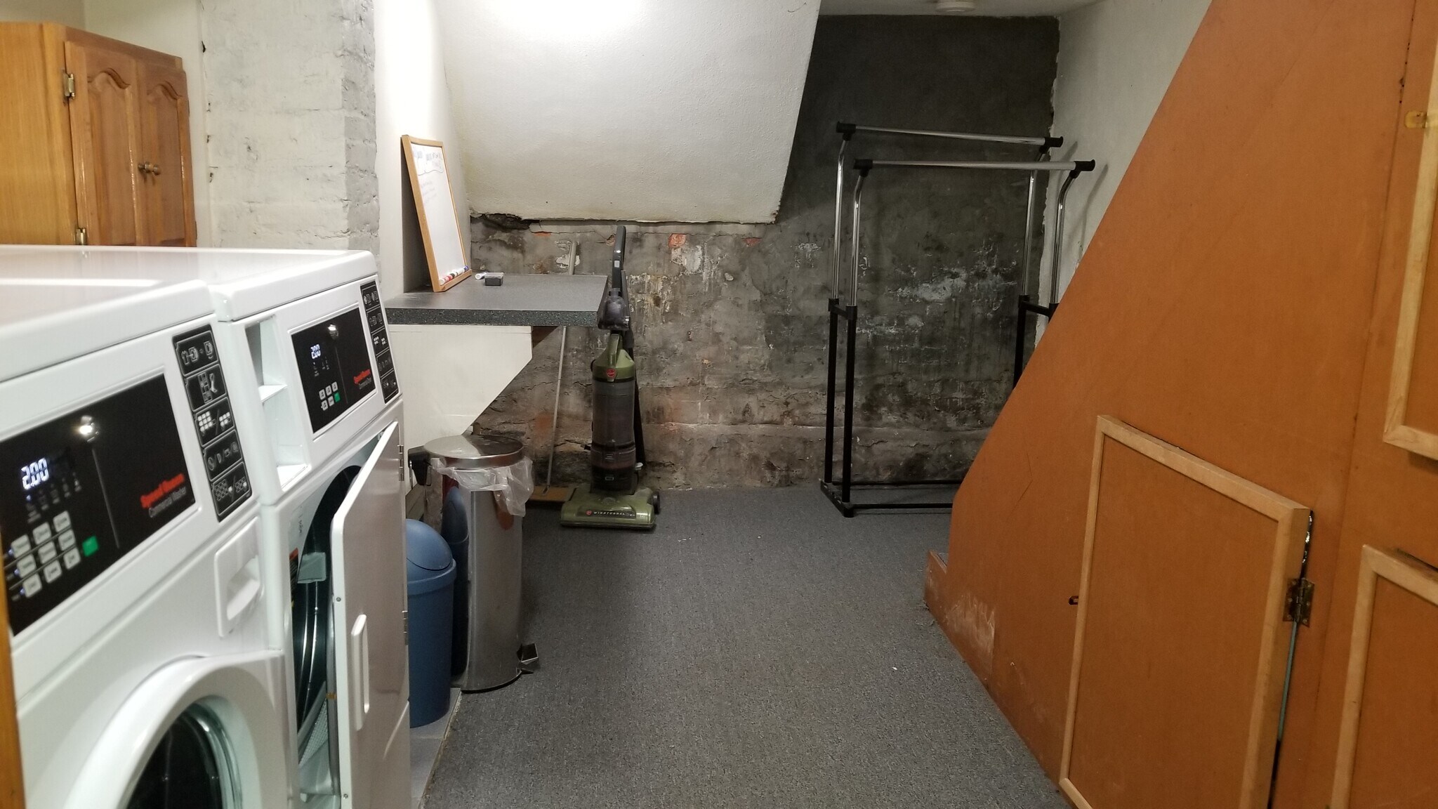 shared laundry room - 67 Baldwin St