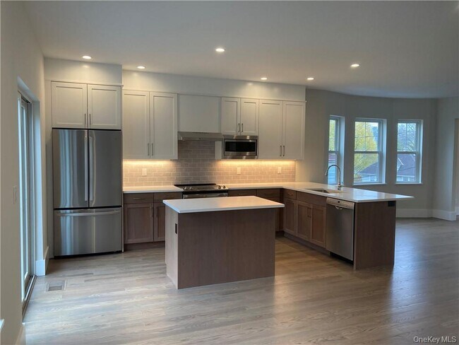 Building Photo - 3B Sterling Ave