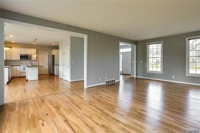 Building Photo - 5558 Martha's Vineyard