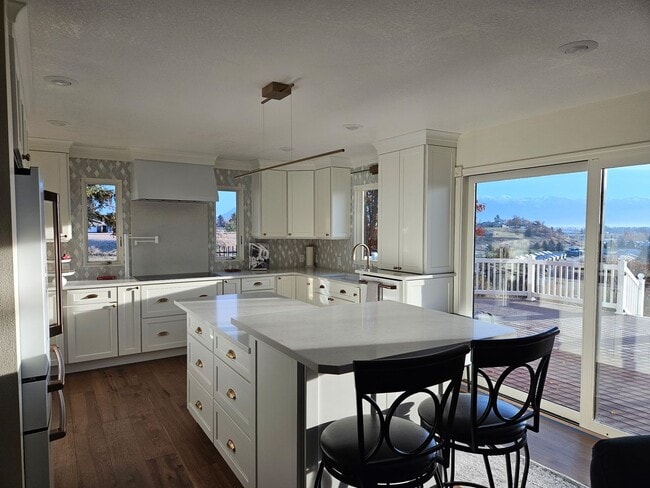 Building Photo - Kalispell Home with stunning mountain views