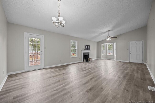 Building Photo - 1421 Matilda Ct