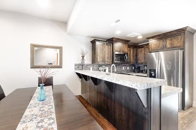 Building Photo - Clean 3 Bedroom Furnished Park's Edge Townhouse with A/C and 2 Car Garage