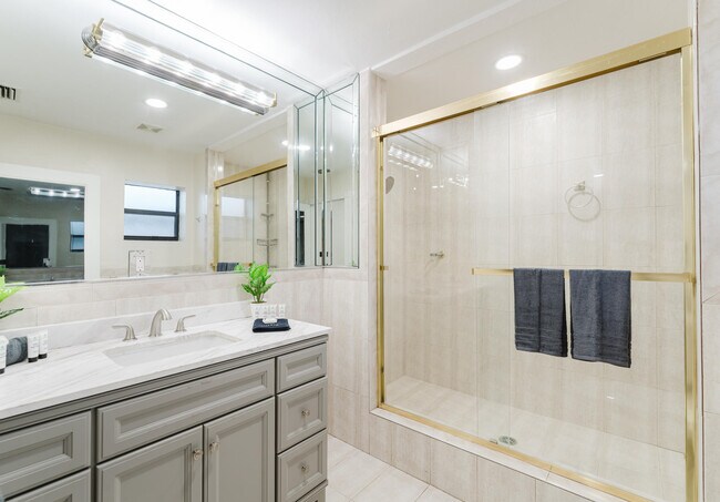 Building Photo - 1016 NE 26th Ave