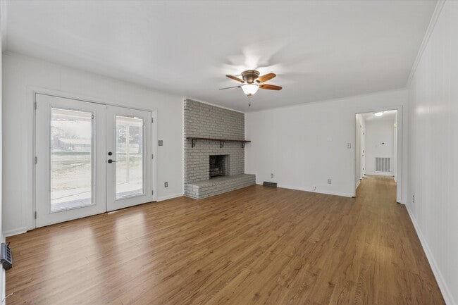 Building Photo - 930 Corning Rd