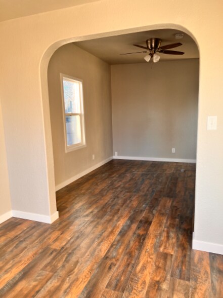 Building Photo - 1813 Pleasant St