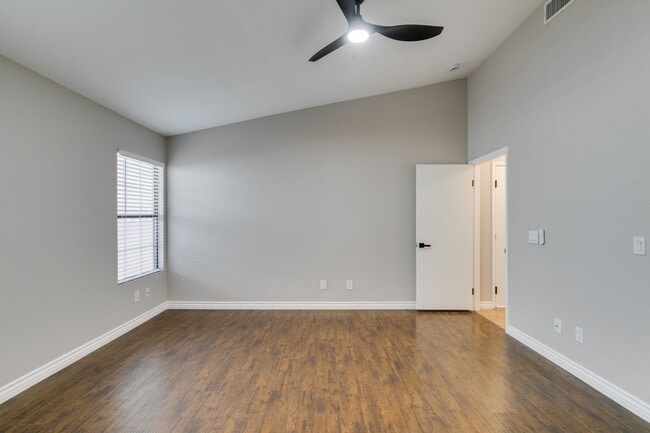 Building Photo - Stunning fully remodeled single-story home