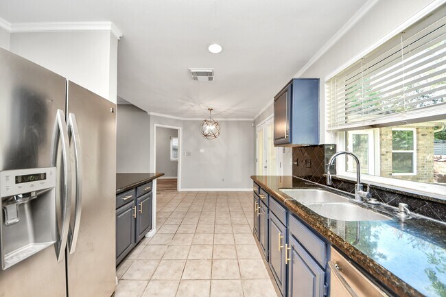 Building Photo - 3402 Hidden Creek Dr