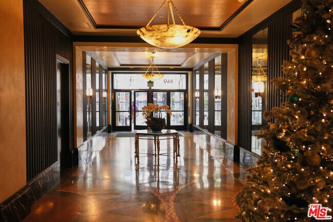 Building Photo - 849 S Broadway