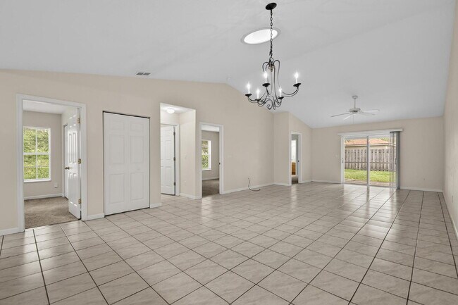 Building Photo - DUPLEX