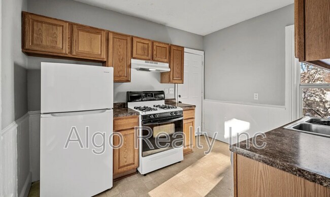 Building Photo - 861 Marion St