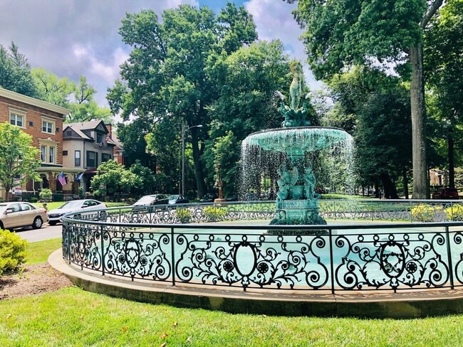 Building Photo - Saint James Ct