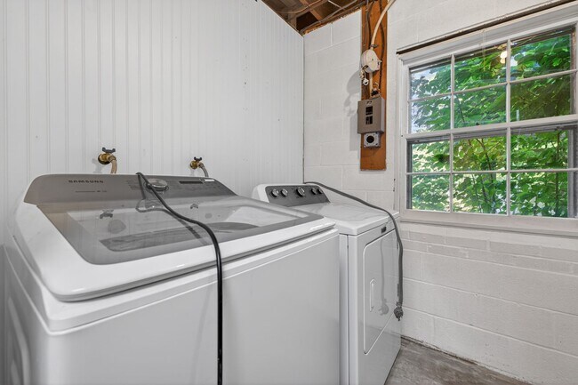 Building Photo - 23017 Timber Creek Ln