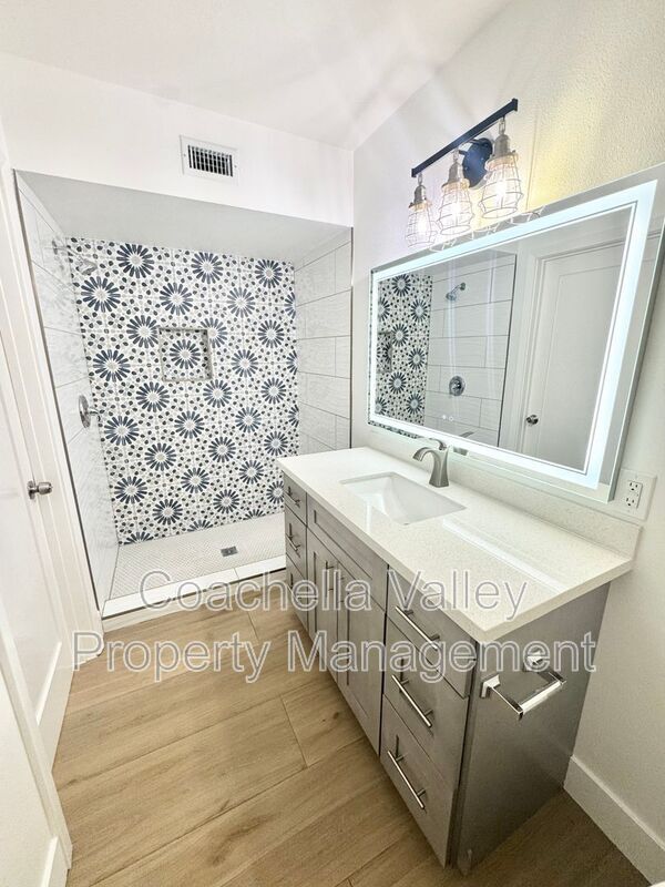 Building Photo - 73525 Shadow Mountain Dr