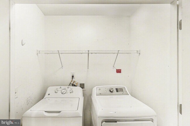 Building Photo - 1304 Gilmore St